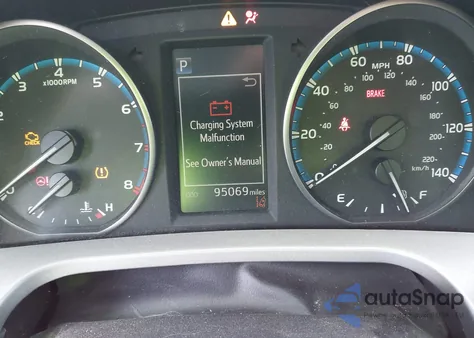 2018 Toyota Rav4 Le z USA, uszkodzony, nr VIN 2T3BFREV2JW742798